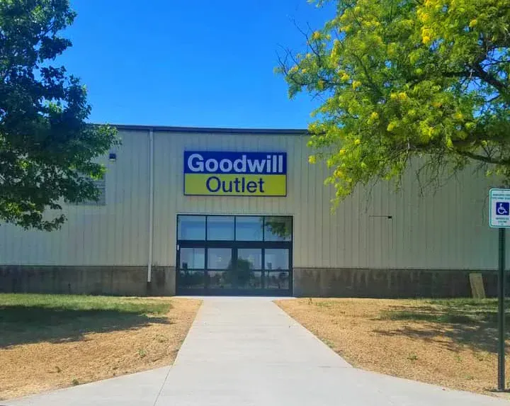 Photo of the Goodwill Bins Cedar Rapids storefront