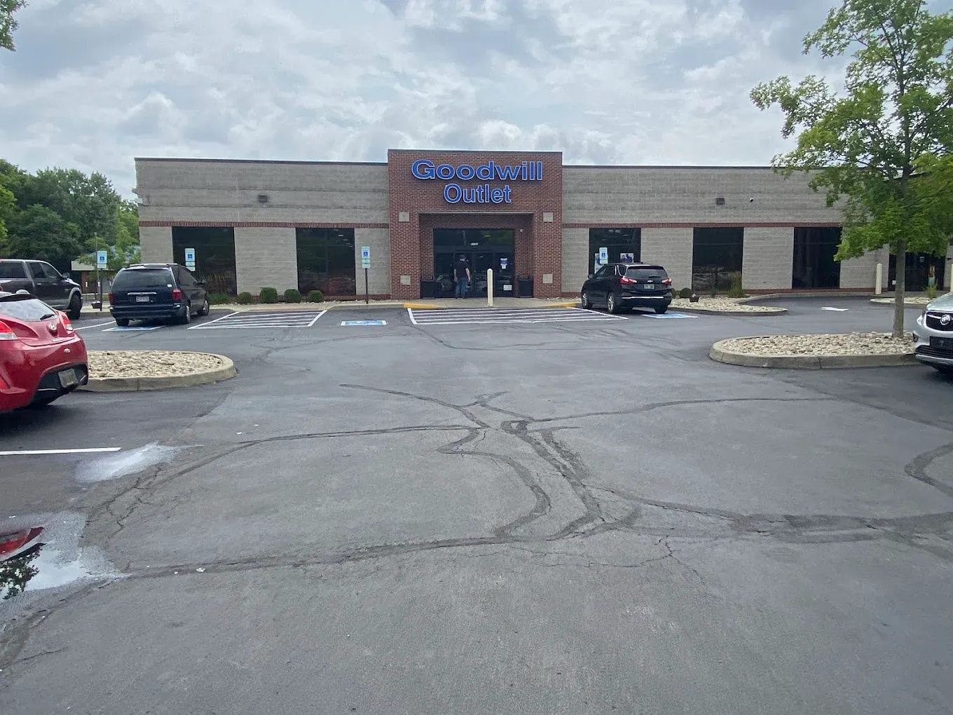 Photo of the Goodwill Bins Dayton storefront