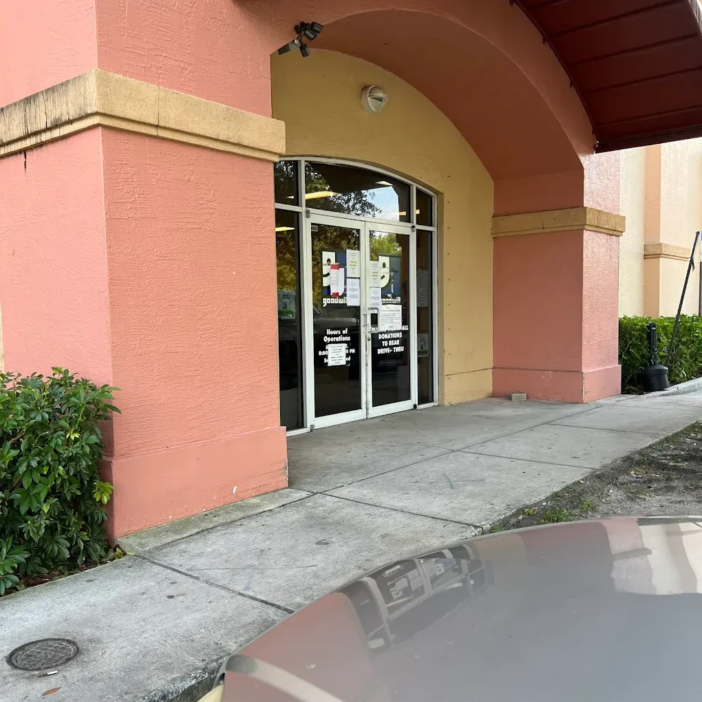 Photo of the Goodwill Bins Fort Pierce storefront
