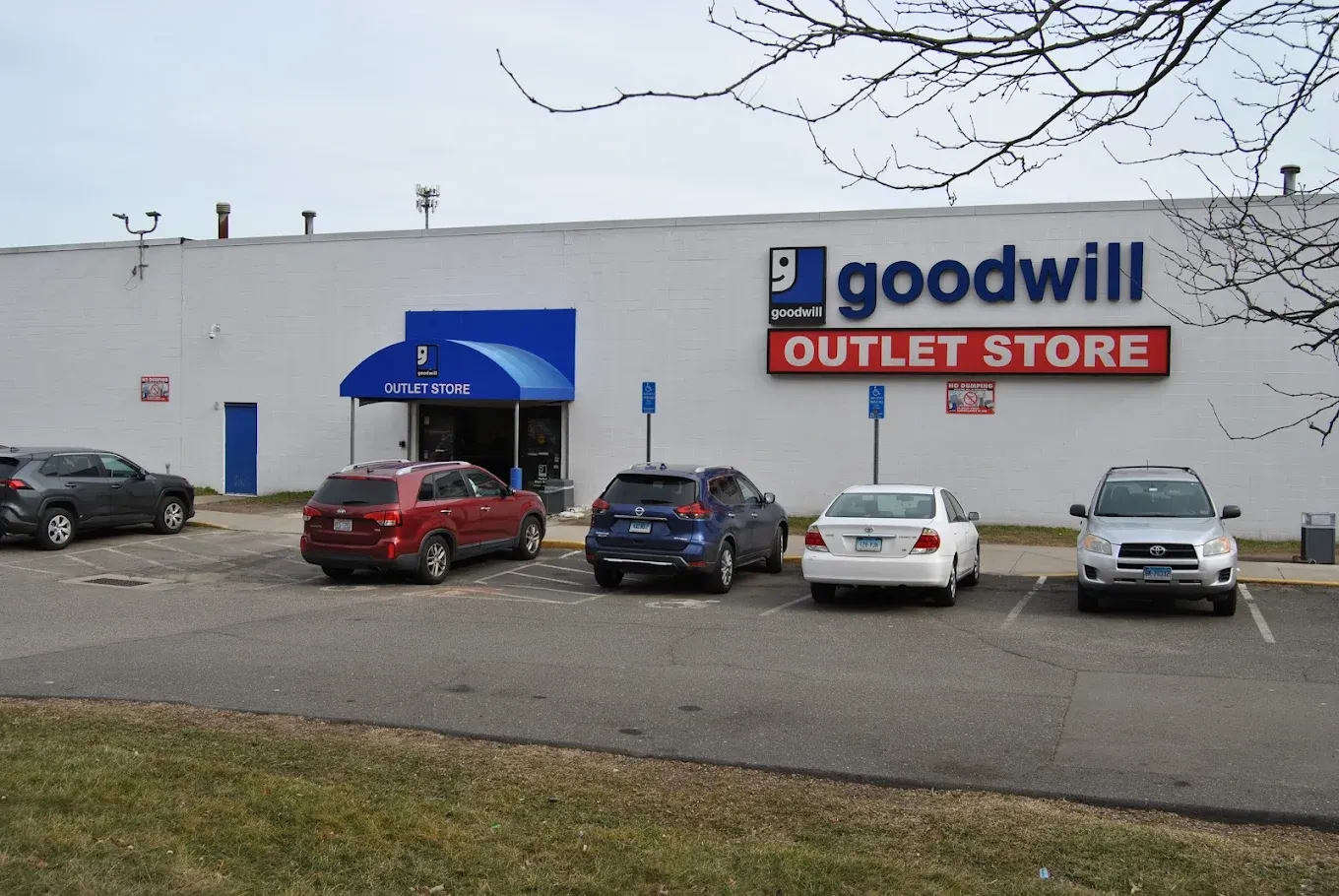 Photo of the Goodwill Bins Hamden storefront