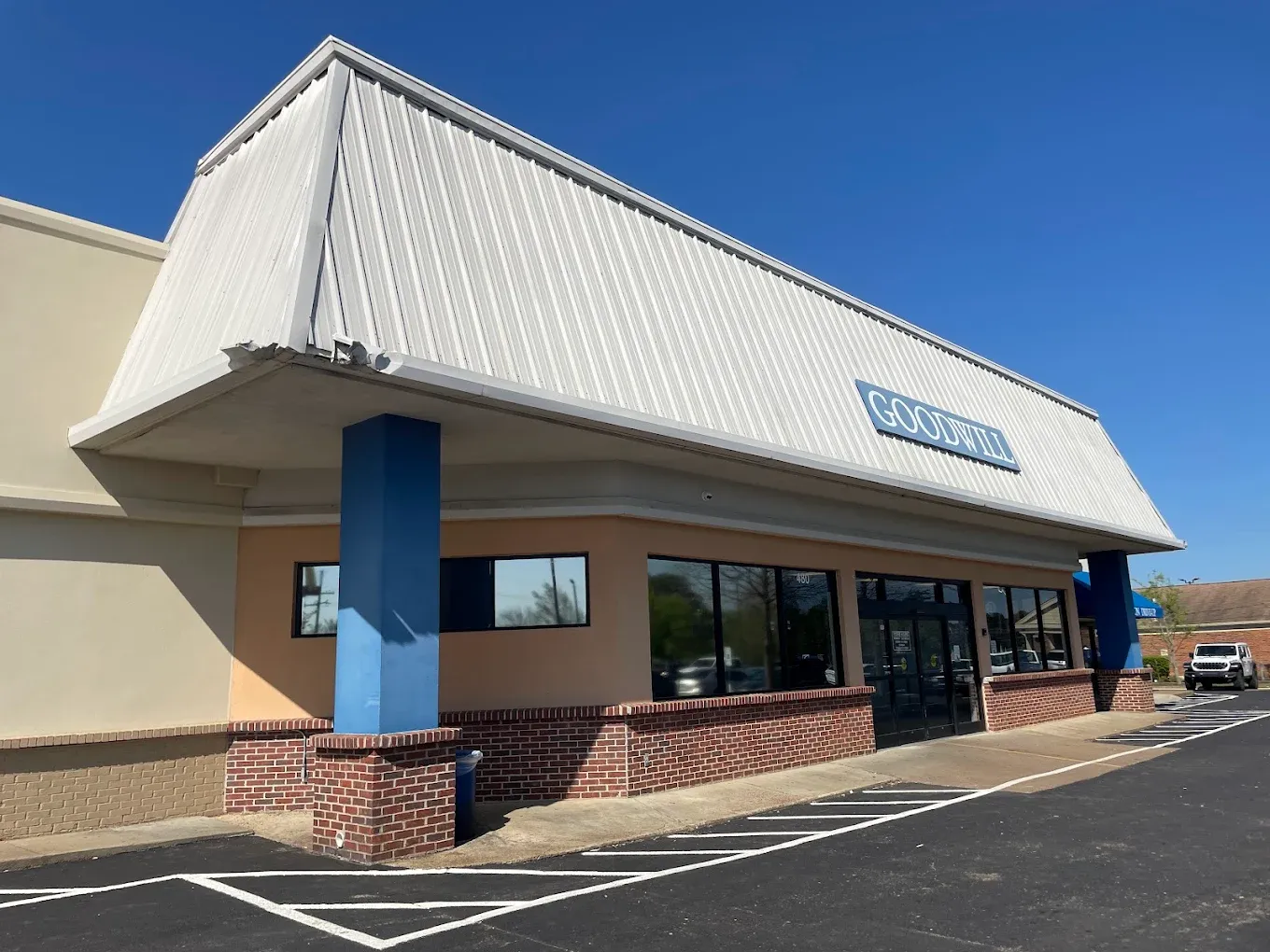 Photo of the Goodwill Bins Hernando storefront