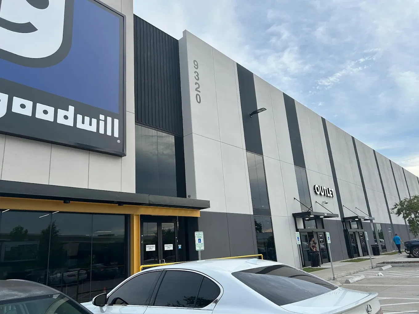 Photo of the Goodwill Bins Houston - G1 Outlet storefront