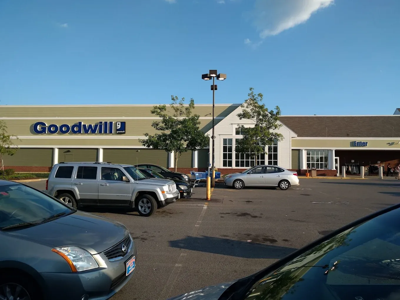 Photo of the Goodwill Bins Hudson storefront
