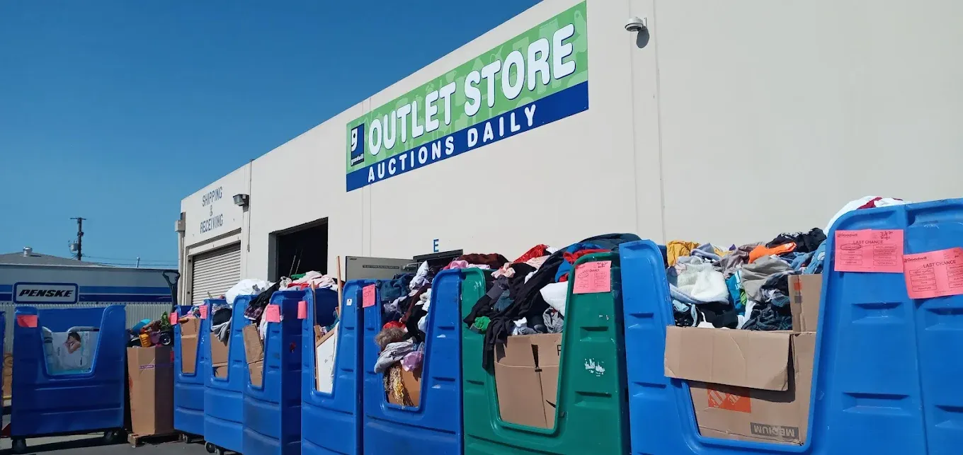 Photo of the Goodwill Bins Long Beach storefront