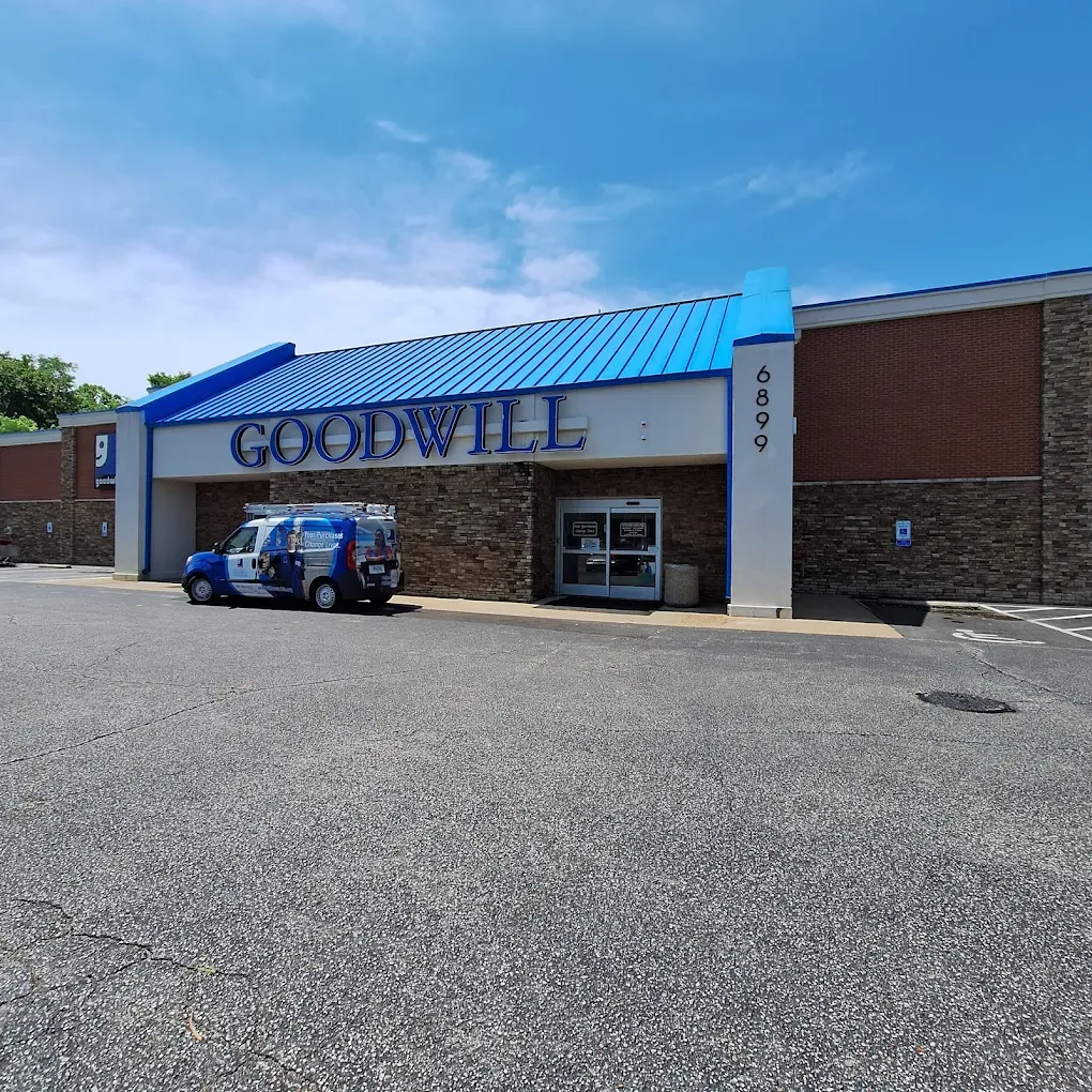 Photo of the Goodwill Bins Memphis storefront