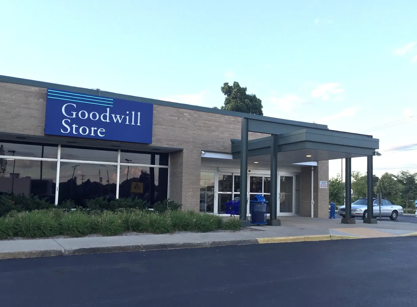 Photo of the Goodwill Bins Milwaukee storefront