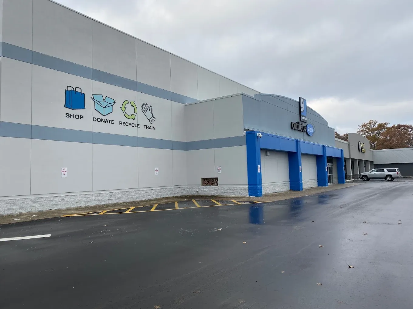 Photo of the Goodwill Bins Muskegon storefront