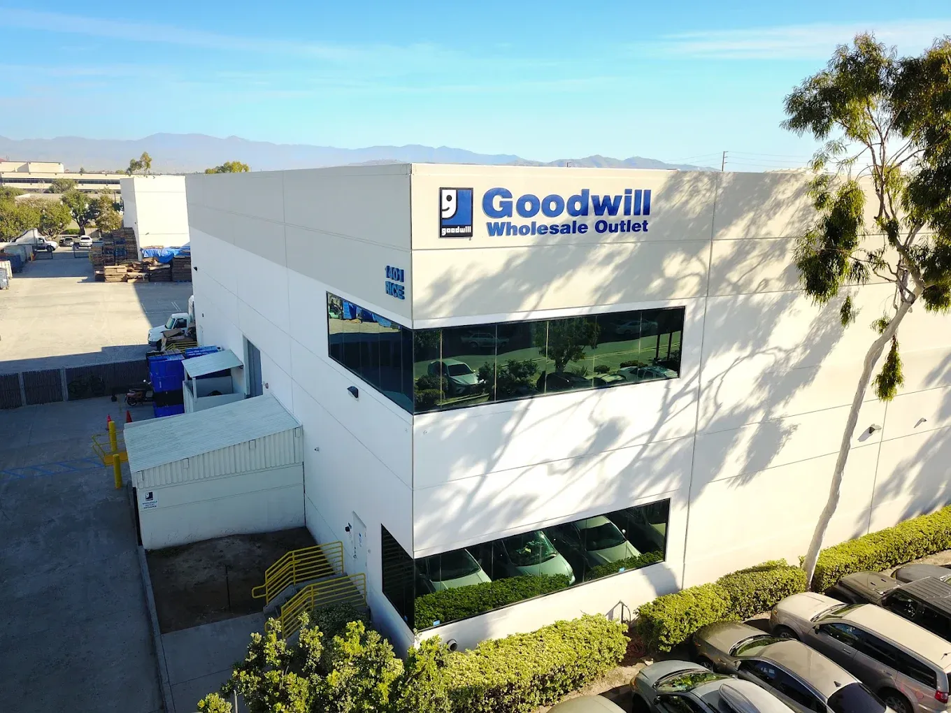 Photo of the Goodwill Bins Oxnard storefront