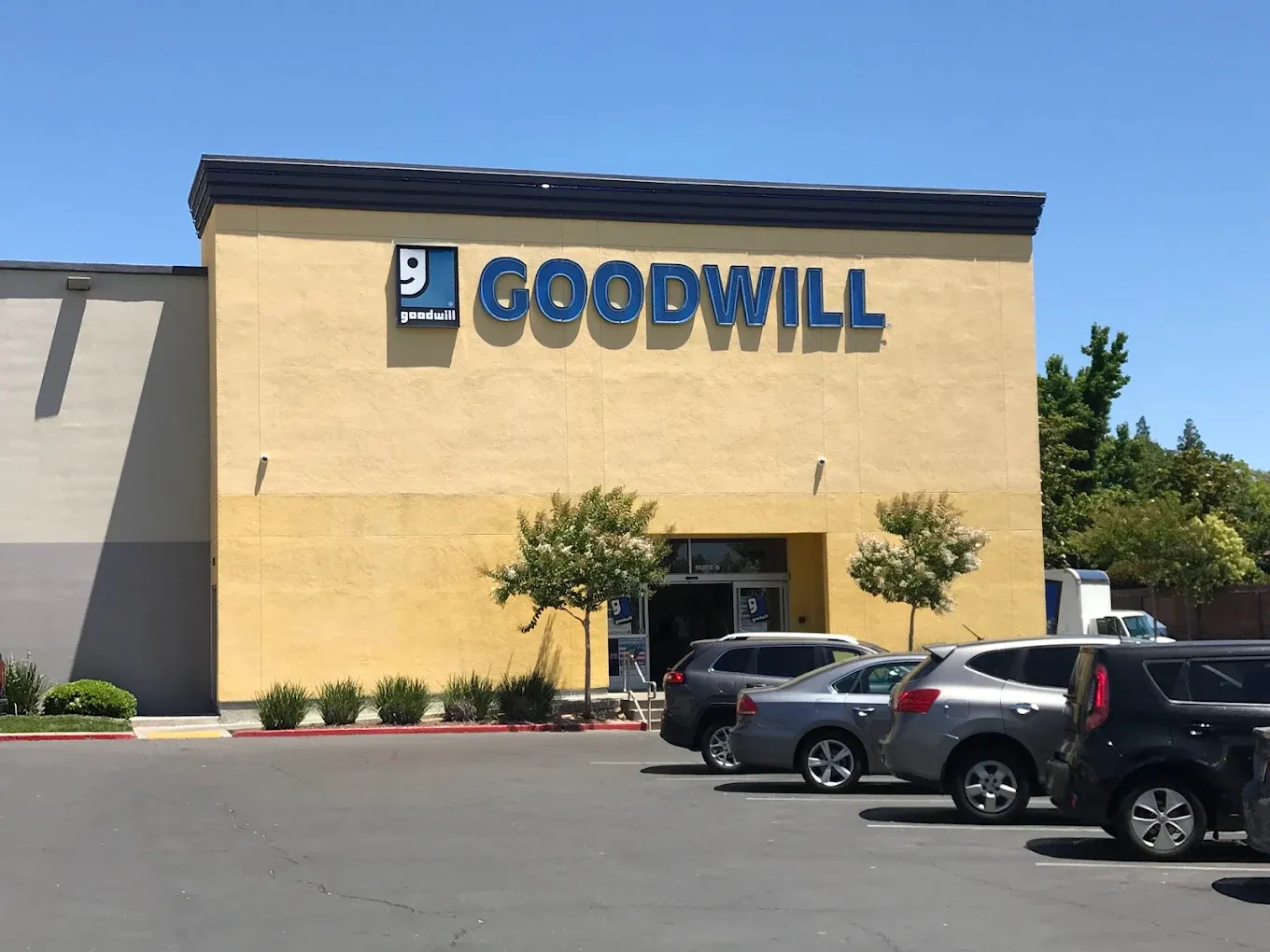 Photo of the Goodwill Bins Sacramento Date Ave storefront