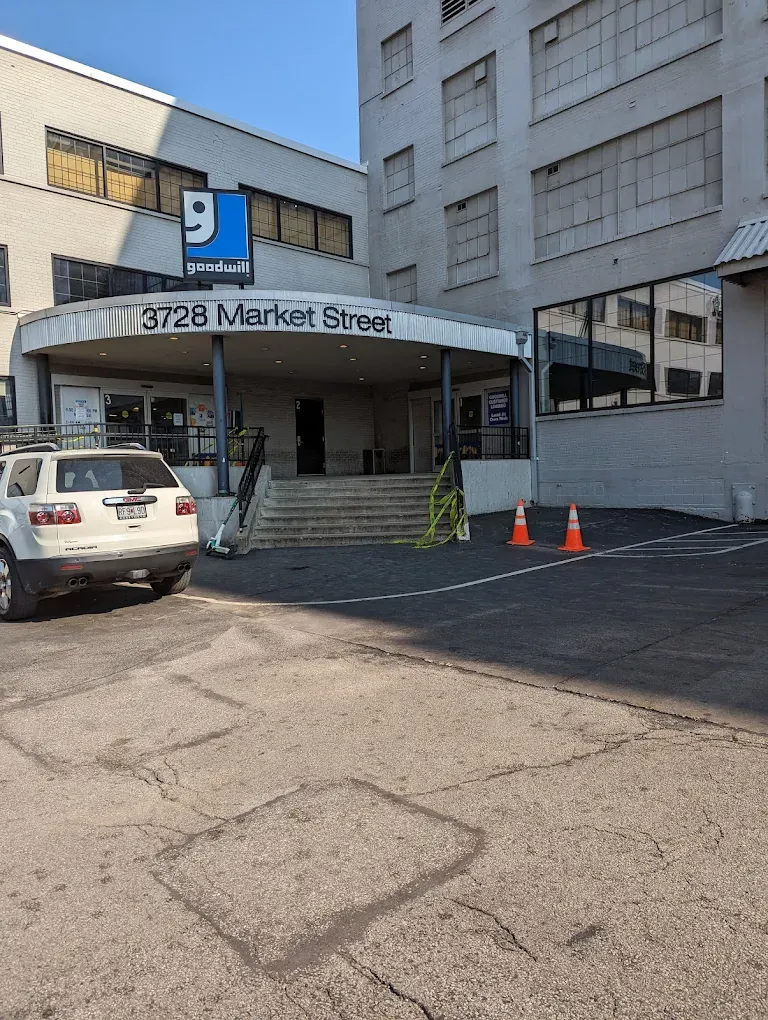 Photo of the Goodwill Bins Saint Louis storefront
