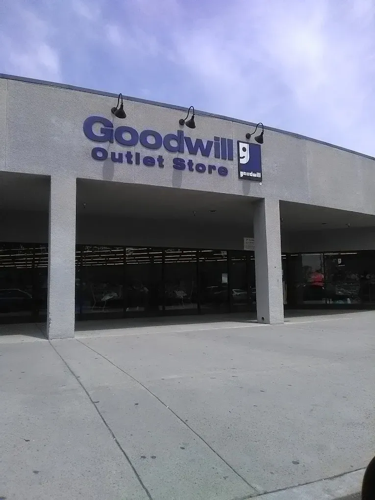 Photo of the Goodwill Bins San Bernardino storefront