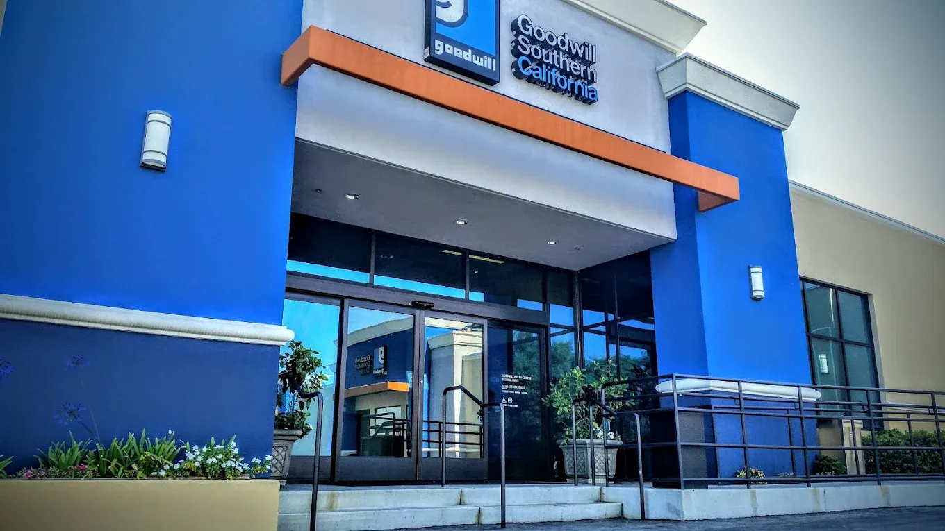 Photo of the Goodwill Bins San Fernando Valley storefront