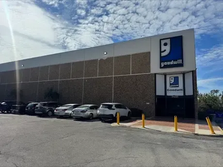 Photo of the Goodwill Bargain Barn Sarasota storefront