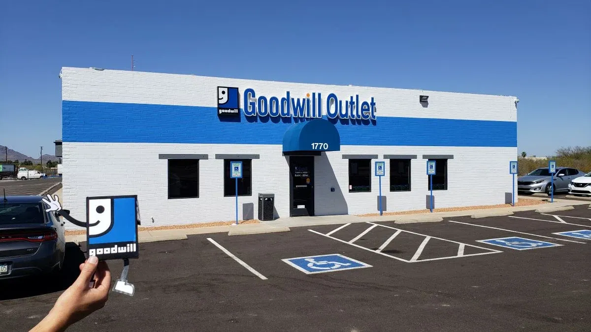Photo of the Goodwill Bins Tucson storefront