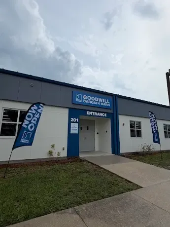 Photo of the Goodwill Bargain Barn Venice storefront