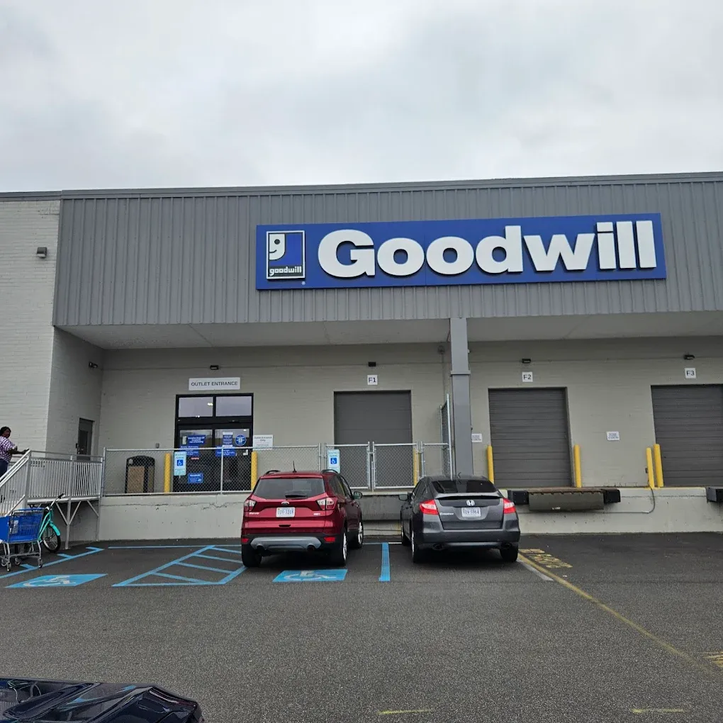 Photo of the Goodwill Bins Virginia Beach storefront